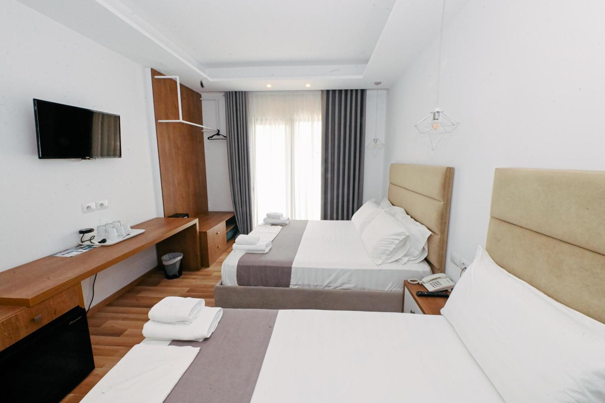 Bianco Hotel Ksamil Bagian luar foto